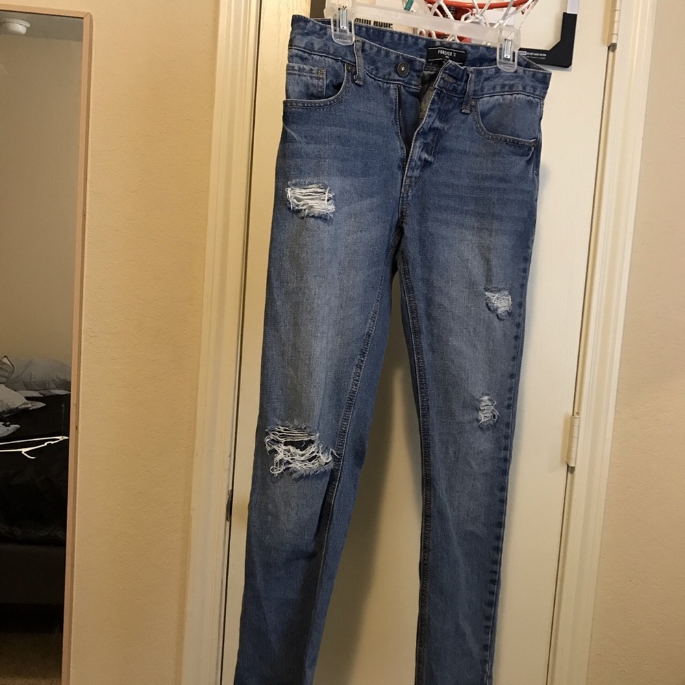 Men's ripped jeans
